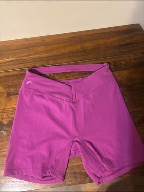 Alphalete V-Waist Magenta Bike Shorts size large